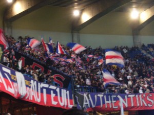 Authentiks (tribune G) lors de PSG 0-0 Kayserispor